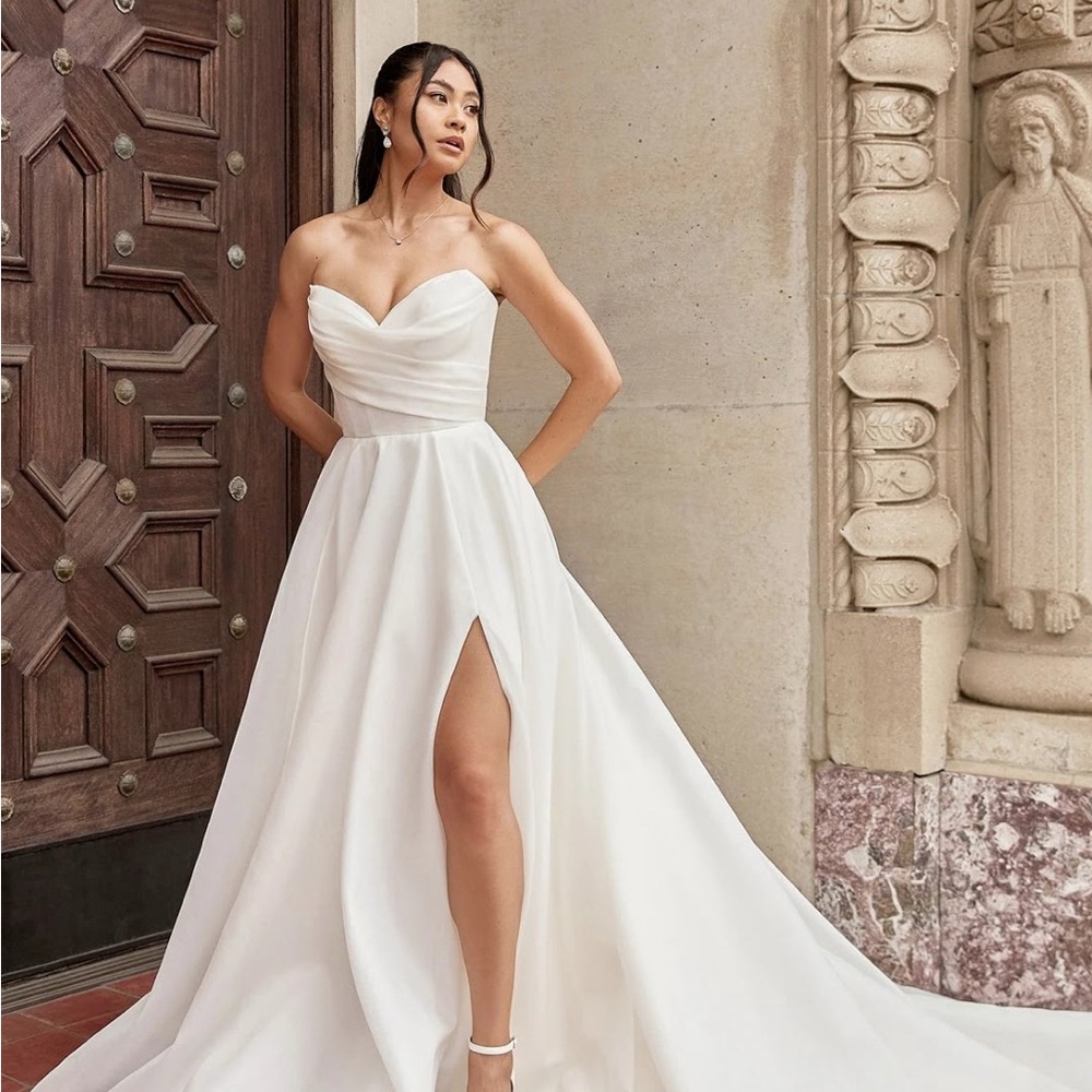 Essence of Australia Bridal Gown D3941